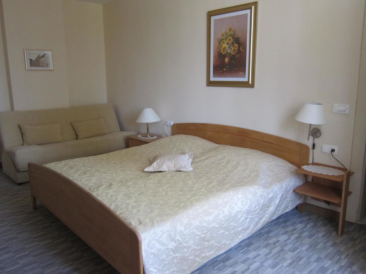 Guest House Veronika โคตเชวิเย ภายนอก รูปภาพ